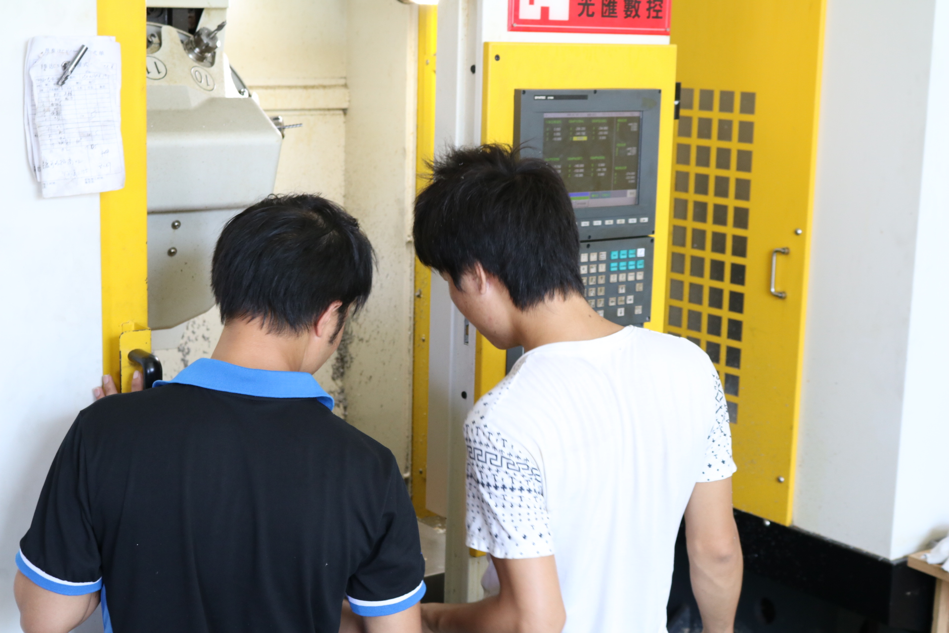 CNC鋁合金加工之員工學(xué)習(xí) CNC鋁合金加工之員工學(xué)習(xí)